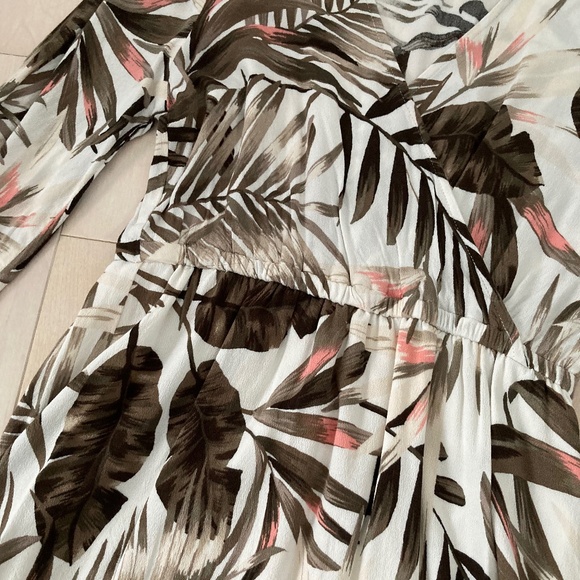 Old Navy Waist-Defined Cross-Front Crepe Dress - XS - Picture 4 of 10